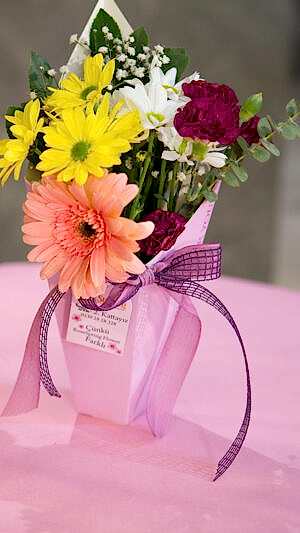 Kutulu canlı çiçek buketi (pembe kutu)