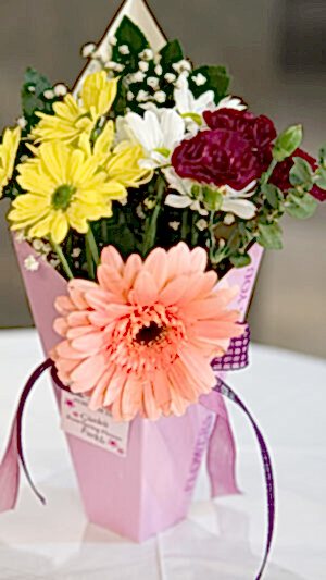 Alternative view of Kutulu canlı çiçek buketi (pembe kutu)