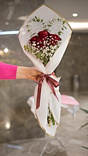 Güllü cipsolu kalpli buket