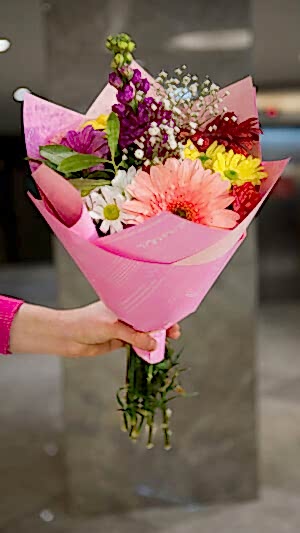 Şebboylu gerbera buketi