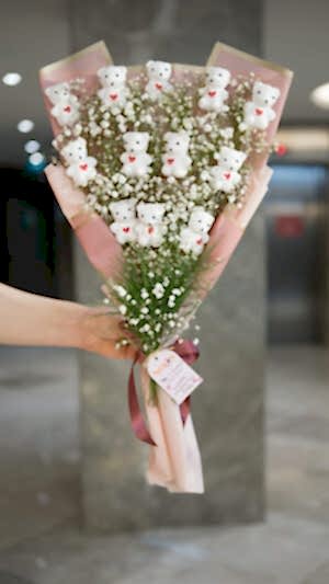 Cipsolu beyaz ayıcık buketi