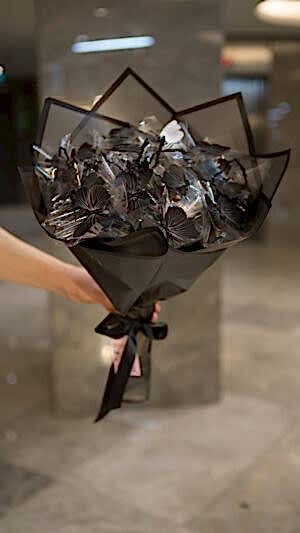 Alternative view of Işıklı kelebek buketi - siyah