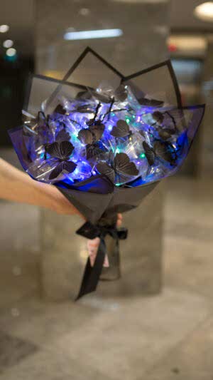 Işıklı kelebek buketi - siyah