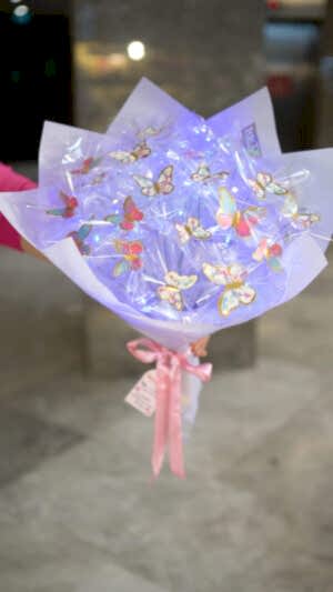 Işıklı kelebek buketi - renkli