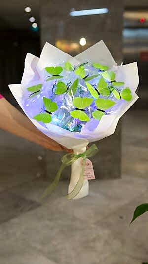 Işıklı kelebek buketi - yeşil