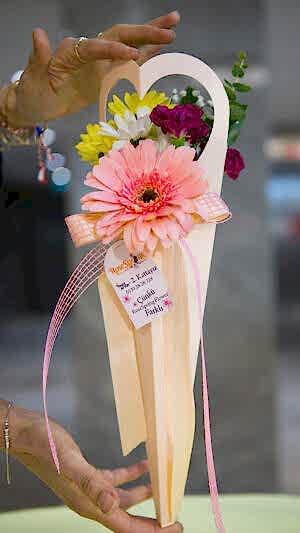 Kutulu canlı çiçek buketi (şeftali tüyü)