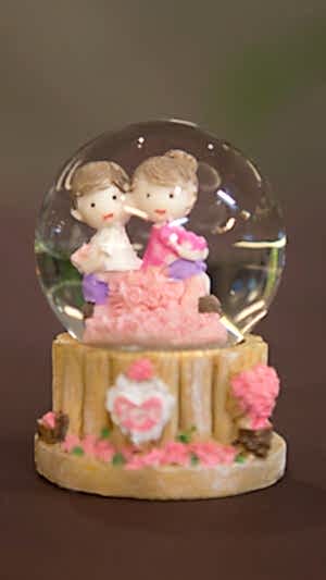 Sevgili çift kar küresi beautiful dream