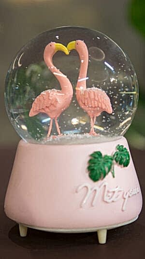 Pelikanlı kar küresi