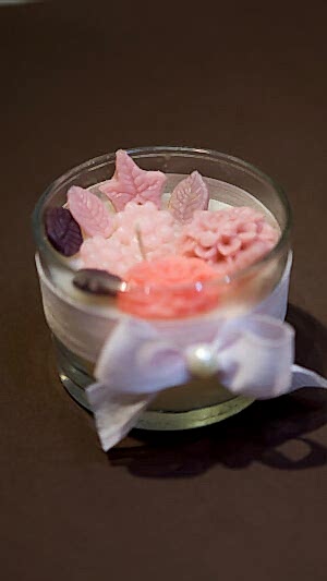 Çilek kokulu el yapımı mum