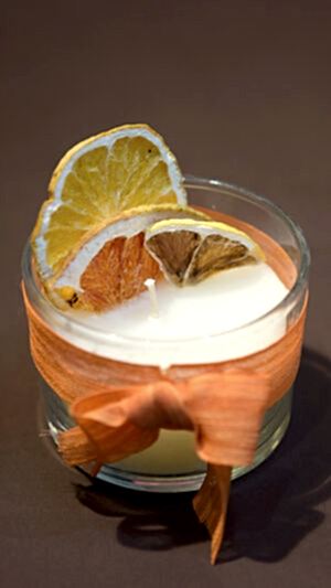 Vanilya kokulu el yapımı mum turuncu kurdela