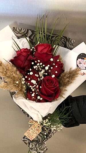 6 Gül cipso yeşillik ve pampas detaylı buket