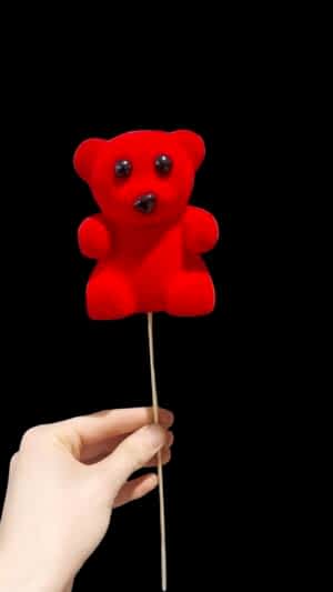 Orta boy kırmızı ayıcık çiçek aksesuar